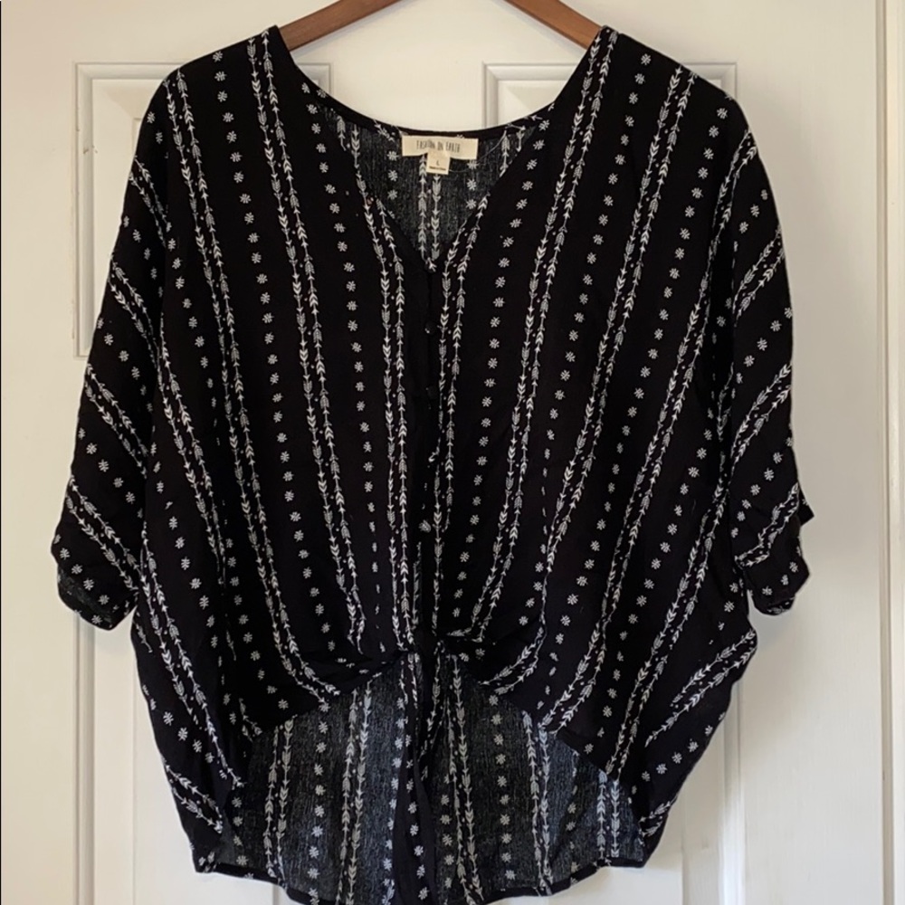Fashion on Earth - Tie Front Top - Size Large